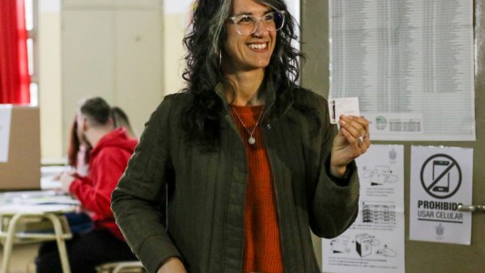 Laura Vilches, docente y candidata del FITU a la intendencia, votó alrededor de las 9