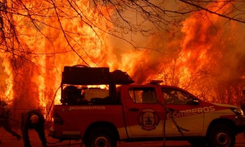 Les robaron a los bomberos mientras intentaban apagar el fuego en el Uritorco