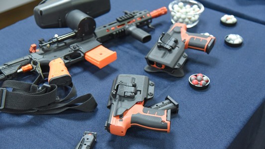 La Policía de Córdoba comenzó la capacitación en el uso de armas no letales