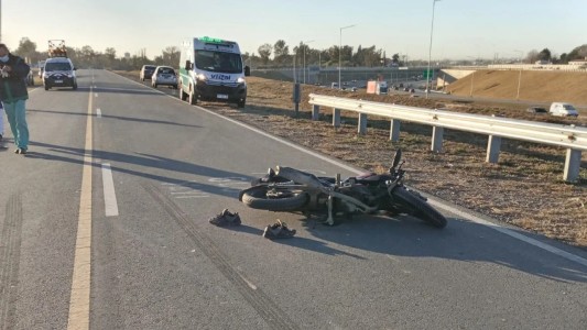 Falleció un motociclista y un peatón resultó herido en colectora Circunvalación