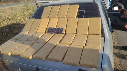 Video: detuvieron a un hombre con más de 30 kilos de cocaína en la Autopista a Rosario