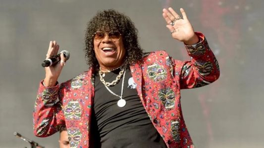 La Mona Jiménez continúa internado