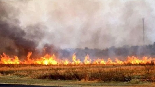 Los bomberos lograron controlar el fuego en la zona de Alta Gracia y Villa Ciudad América