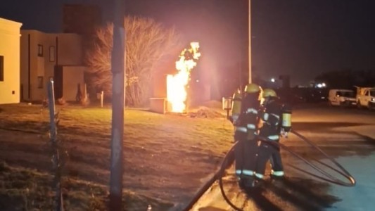Un operario de EPEC sufrió quemaduras tras incendiarse una casilla de gas en el barrio Siete Soles