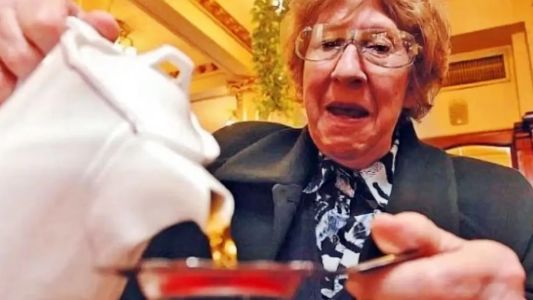 Subastarán las tazas de Yiya Murano