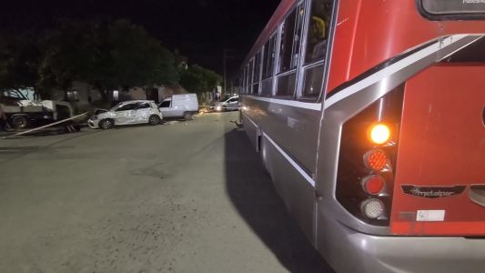 Chocó con un colectivo, tenía pedido de captura