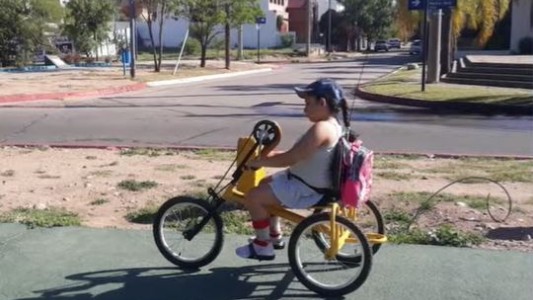 Roban una bicicleta adaptada a una niña de 11 años
