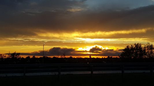 Fresco con nubes en disminución