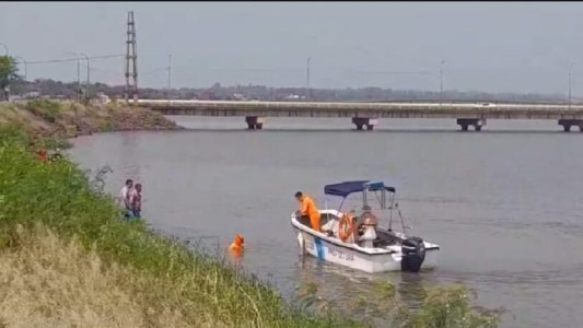 Posadas: Una mujer falleció al caer con su auto al río Paraná