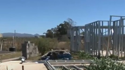 El sueño de tener una casa, hecho pesadilla: la denuncia del ex futbolista Héctor Chazarreta