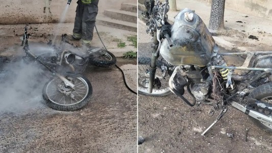 Incidente en Villa La Lonja: agredieron a policías y les incendiaron una moto