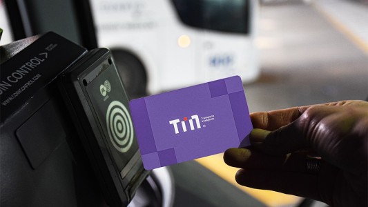 ADCOIN demandó colectivamente por irregularidades a la tarjeta TIN