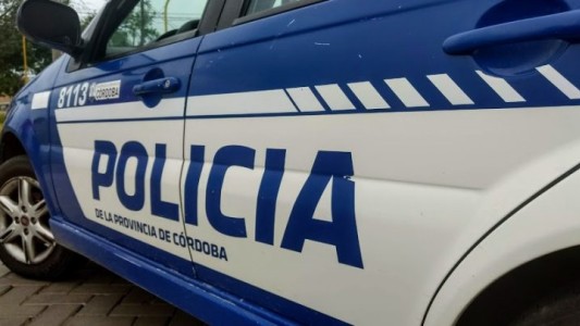 La Policía busca a hombre que disparó frente a una despensa en Carlos Paz y se fugó