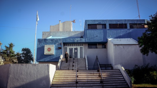 Una mujer fue detenida acusada de incendiar la casa de su expareja en Río Tercero