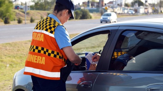 Fue detenido porque dio positivo de alcoholemia en un control y quiso coimear a los agentes