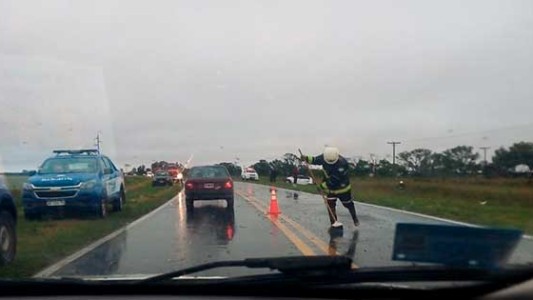Accidente fatal: dos personas murieron en un choque entre un auto y un camión en Arroyo Algodón