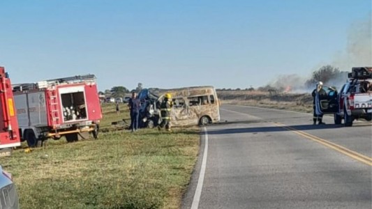 Tragedia vial en Córdoba: choque frontal de una combi con futbolistas de Río Tercero
