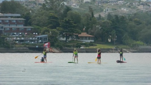 Un adolescente fue rescatado del Lago San Roque tras caer al agua mientras hacia SUP