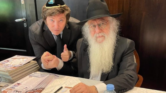 Milei recibió la bendición de un reconocido rabino y participó de una celebración judía