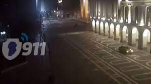 Un taxi se metió en contramano por la peatonal y el conducto acabó detenido