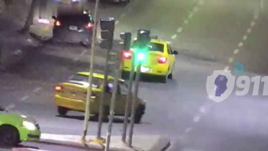 Un taxi circuló en contramano y por la peatonal