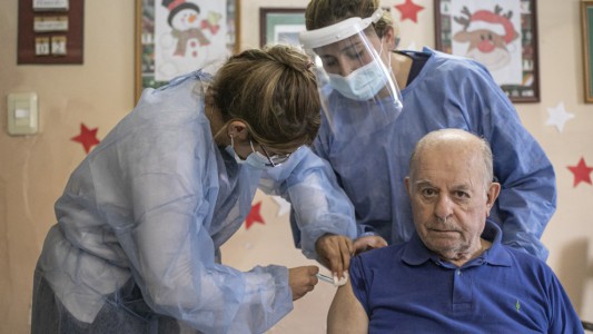 Comenzó la vacunación en Córdoba a adultos mayores