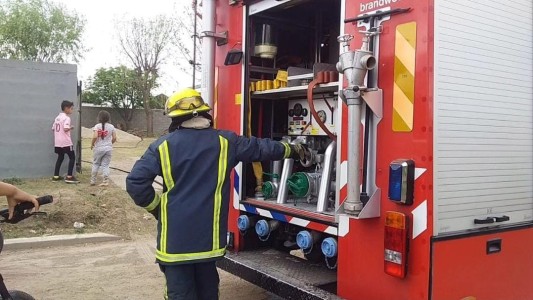 Se incendió una habitación en el barrio Vélez Sarfield y por fortuna no hubo heridos