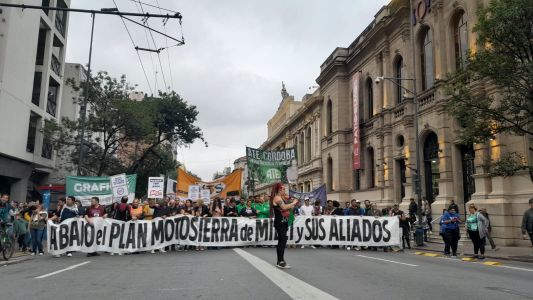 Primera movilización en Córdoba contra el gobierno de Milei