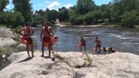 Rescataron a un bebé que se estaba ahogando en el río de Carlos Paz