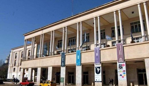 La Ley ómnibus abre la puerta al arancelamiento en universidades nacionales para extranjeros sin residencia permanente