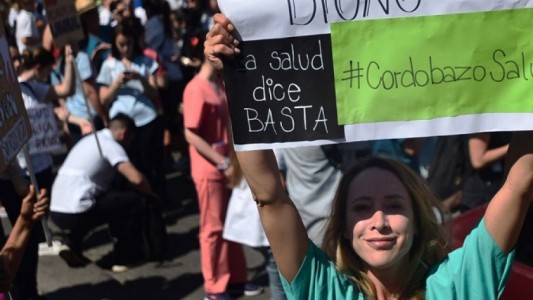 Atención resentida en hospitales públicos y otras dependencias por la protesta de estatales