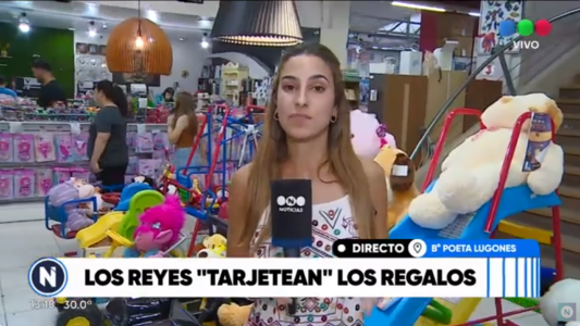 Los Reyes Magos recorren las jugueterías para repartir sus regalos esta noche