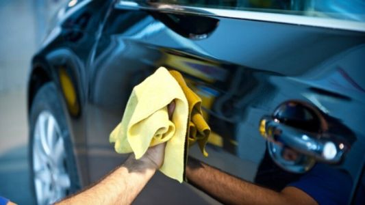 La lluvia castiga a los lavaderos de autos: el servició cayó un 70%