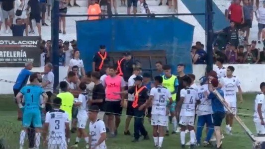 Sancionaron a los hinchas de Juniors que agredieron a los jugadores