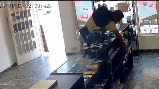 Distracción y robo: en 40 segundos se llevaron una computadora