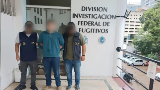 Cayó un asesino ecuatoriano que tenía una alerta roja de Interpol: trabajaba como vendedor ambulante en Retiro