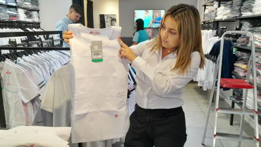 Guardapolvos y uniformes escolares: todo un presupuesto