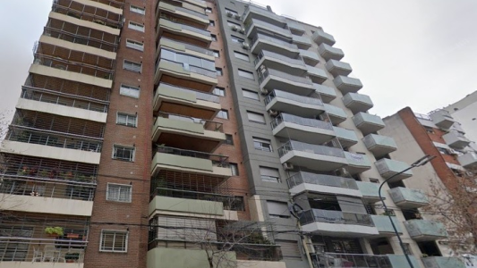 Trepó dos pisos para robar un departamento, se llevó un monopatín y lo capturaron con dos cómplices