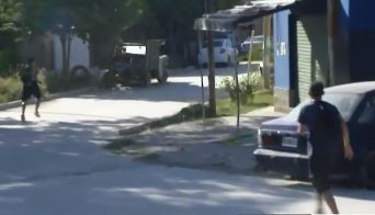 Video: Dos delincuentes robaron en un colectivo en vivo