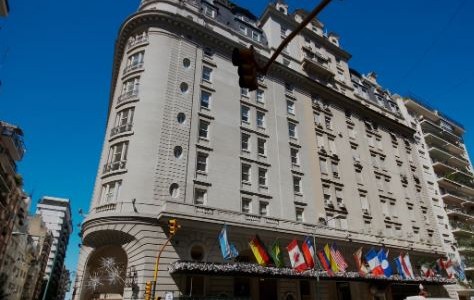 Un turista brasileño agredió a un empleado de un hotel porque creyó que le había robado