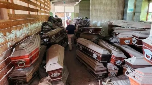 Hallaron más de 500 ataúdes y 200 bolsas con restos humanos en depósitos del cementerio de La Plata