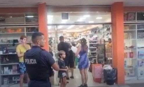 Una nena intentó robar marcadores y lápices y fue detenida