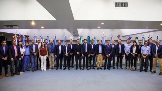 Contundente apoyo de gobernadores de todo el arco político al reclamo de Torres