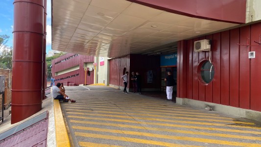 Violento asalto a taxista en Córdoba: lo apuñalaron y le robaron el auto