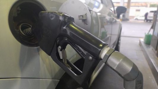 Colas para cargar nafta antes del aumento