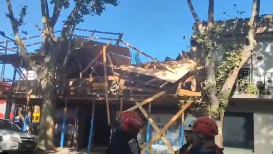 Derrumbe fatal en Palermo: murió un obrero y buscan a otras dos personas bajo los escombros