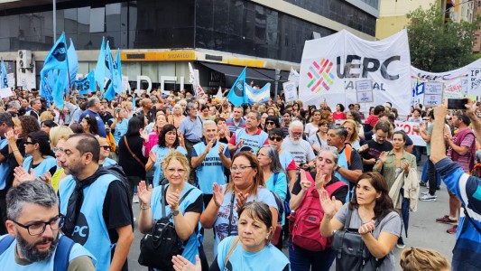 Gremios docentes afiliados a la CGT paran en todo el país por mejoras salariales y financiamiento educativo
