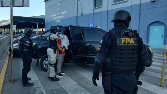 Detienen a una mujer que intentaba transportar droga hacia Mina Clavero en la Terminal de Ómnibus de Córdoba