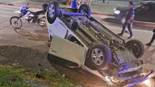 Jóvenes capturados tras robar un auto, escapar y volcar en la Costanera