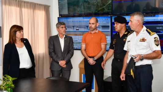De visita en Córdoba, Bullrich recorrió la sede de la Fuerza Policial Antinarcotráfico